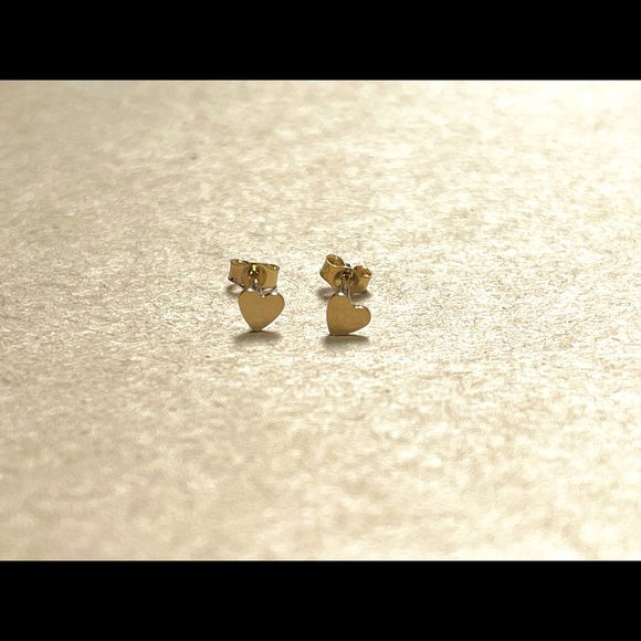 Brand NEW 14K gold-filled tiny heart stud earrings - Picture 2 of 3